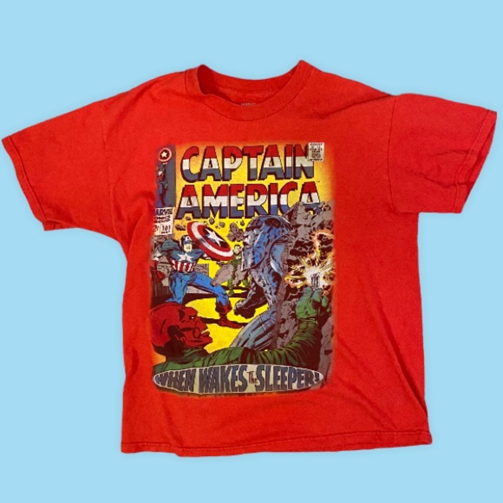 Red Retro Style Captain America T-Shirt